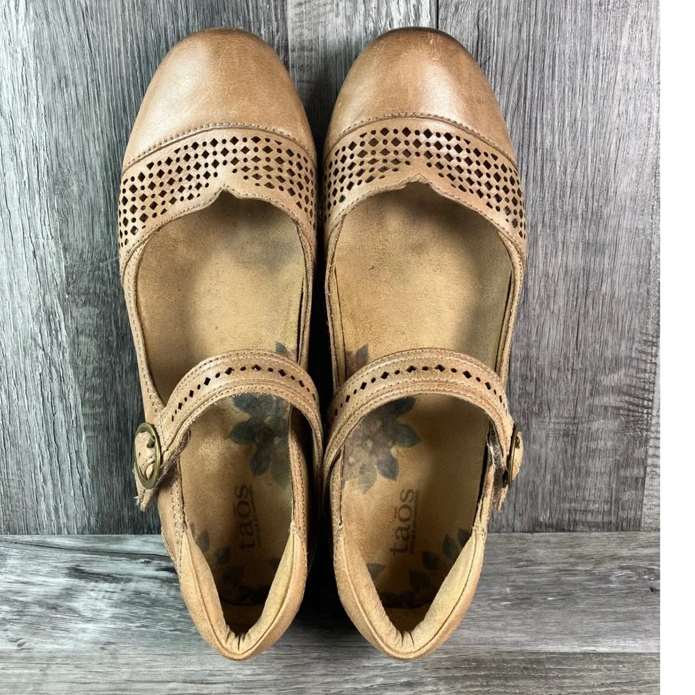 Taos Esteem Tan Leather Mary Jane Pumps Laser Cut Perforated Block Heel 8 EU 39